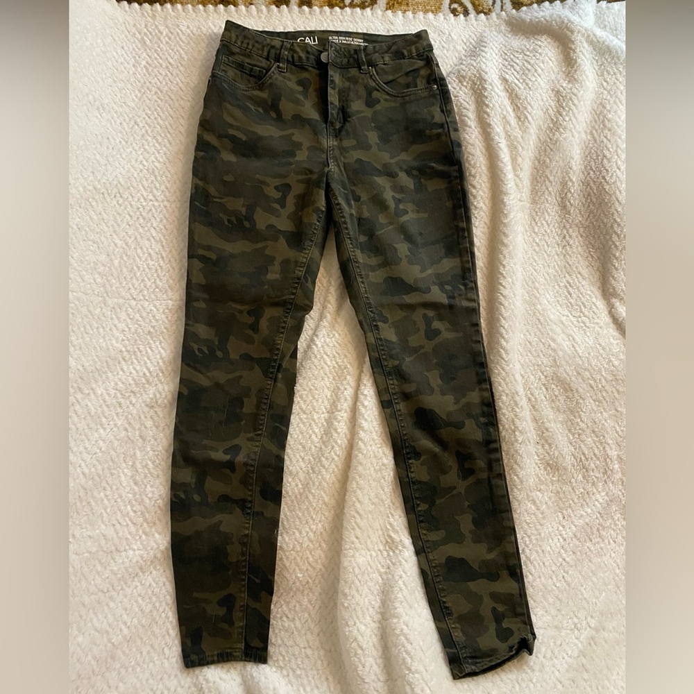Stylish Camo Skinny Jeans